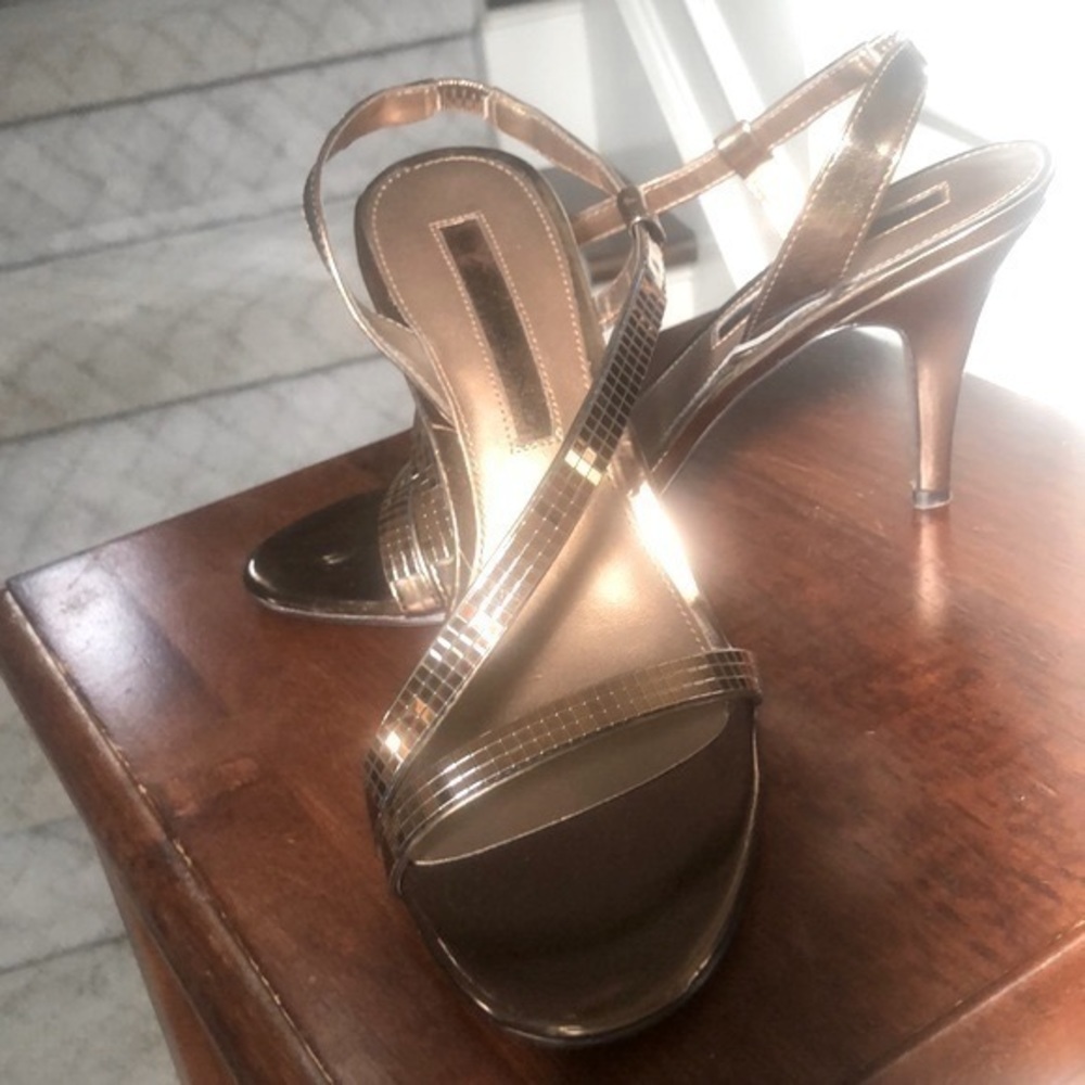 Bandolino shoes copper jeweled heels size 6.5